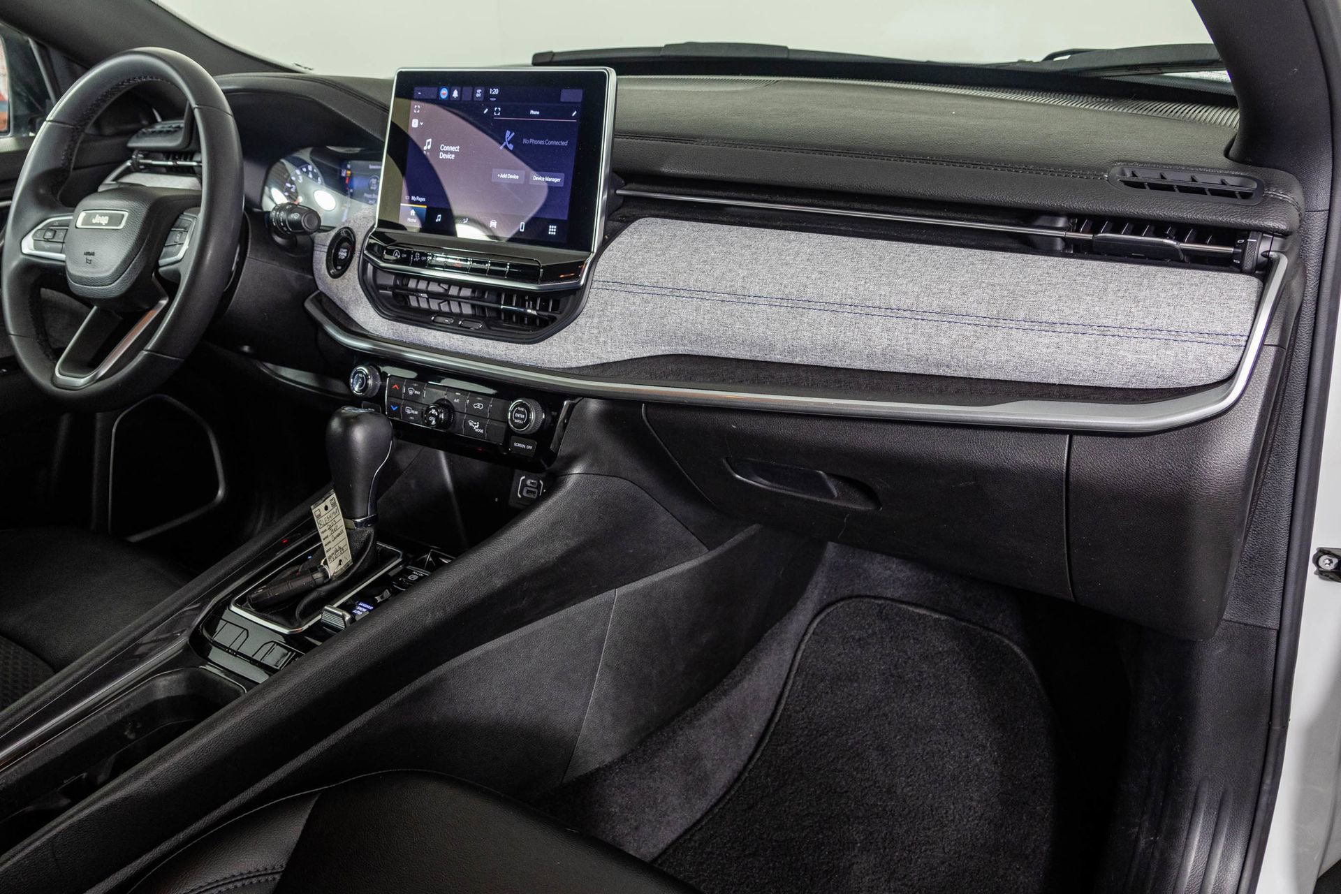 Used 2023 Jeep Compass Latitude image 44