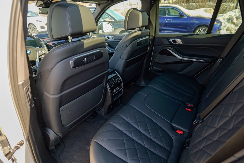 Used 2024 BMW X5 xDrive50e AWD/4WD image 25