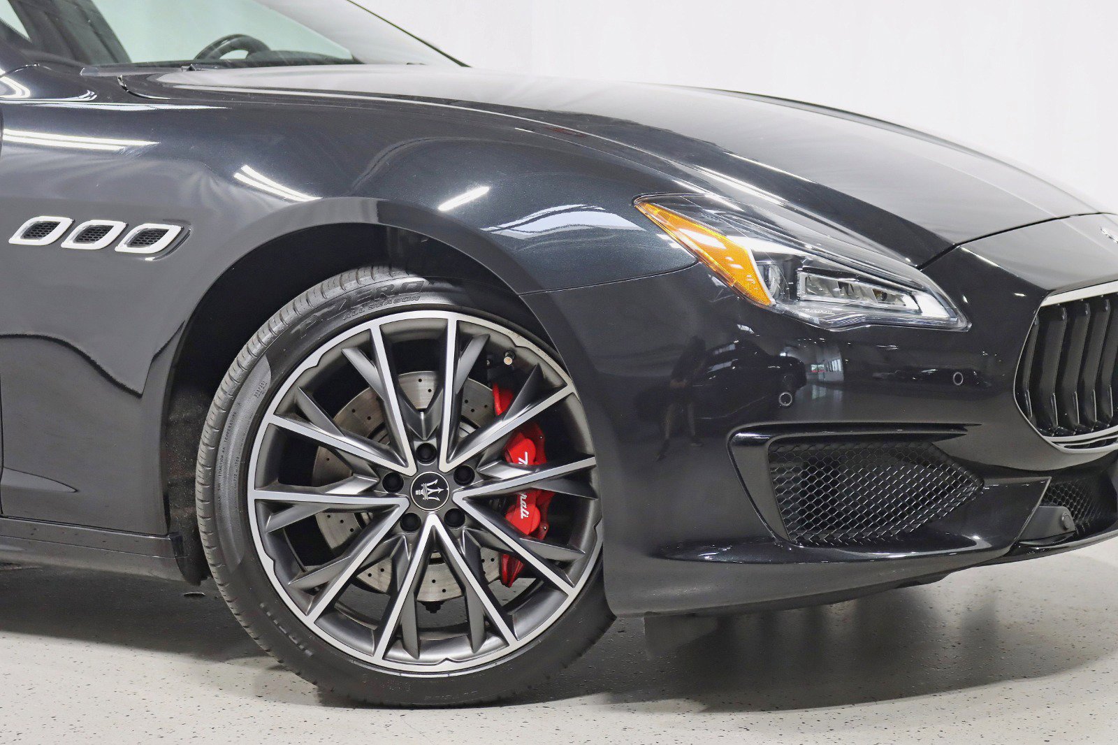 Used 2021 Maserati Quattroporte S Q4 AWD/4WD image 5