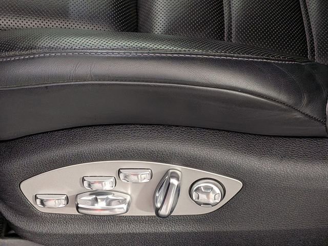 Used 2023 Porsche Macan Turbo image 16