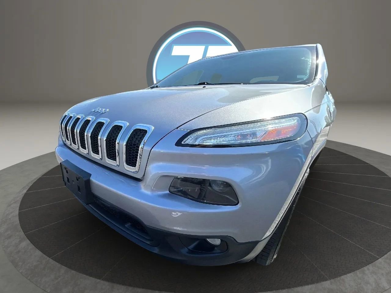 Used 2015 Jeep Cherokee Latitude w/ Cold Weather Group AWD/4WD image 9