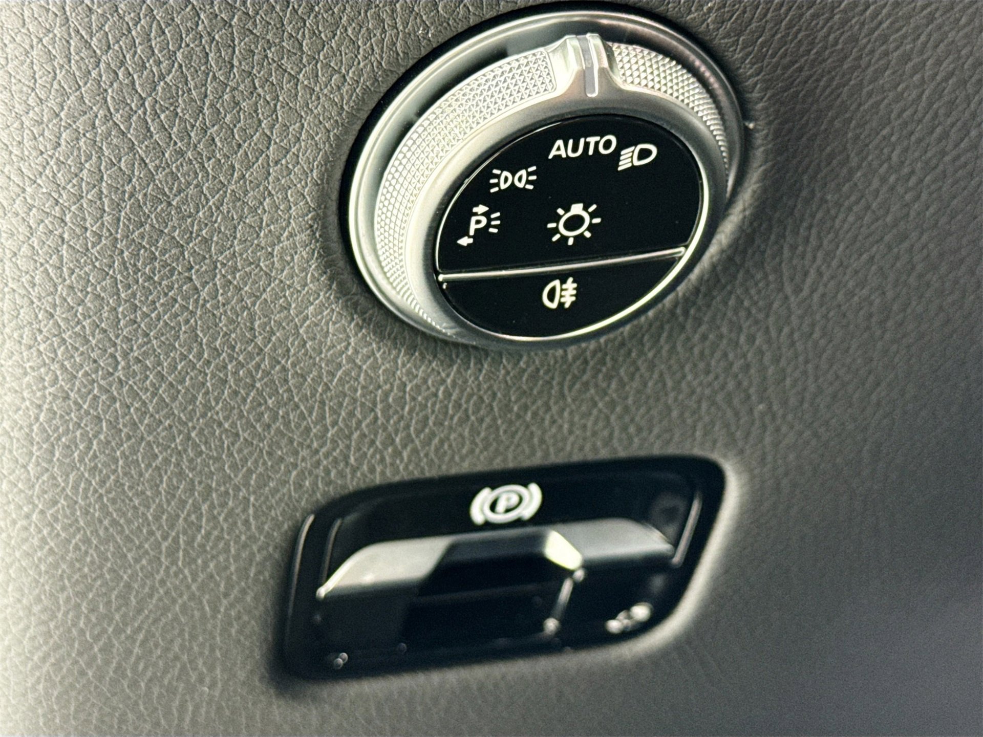 Certified 2025 Mercedes-Benz GLC 300 image 11