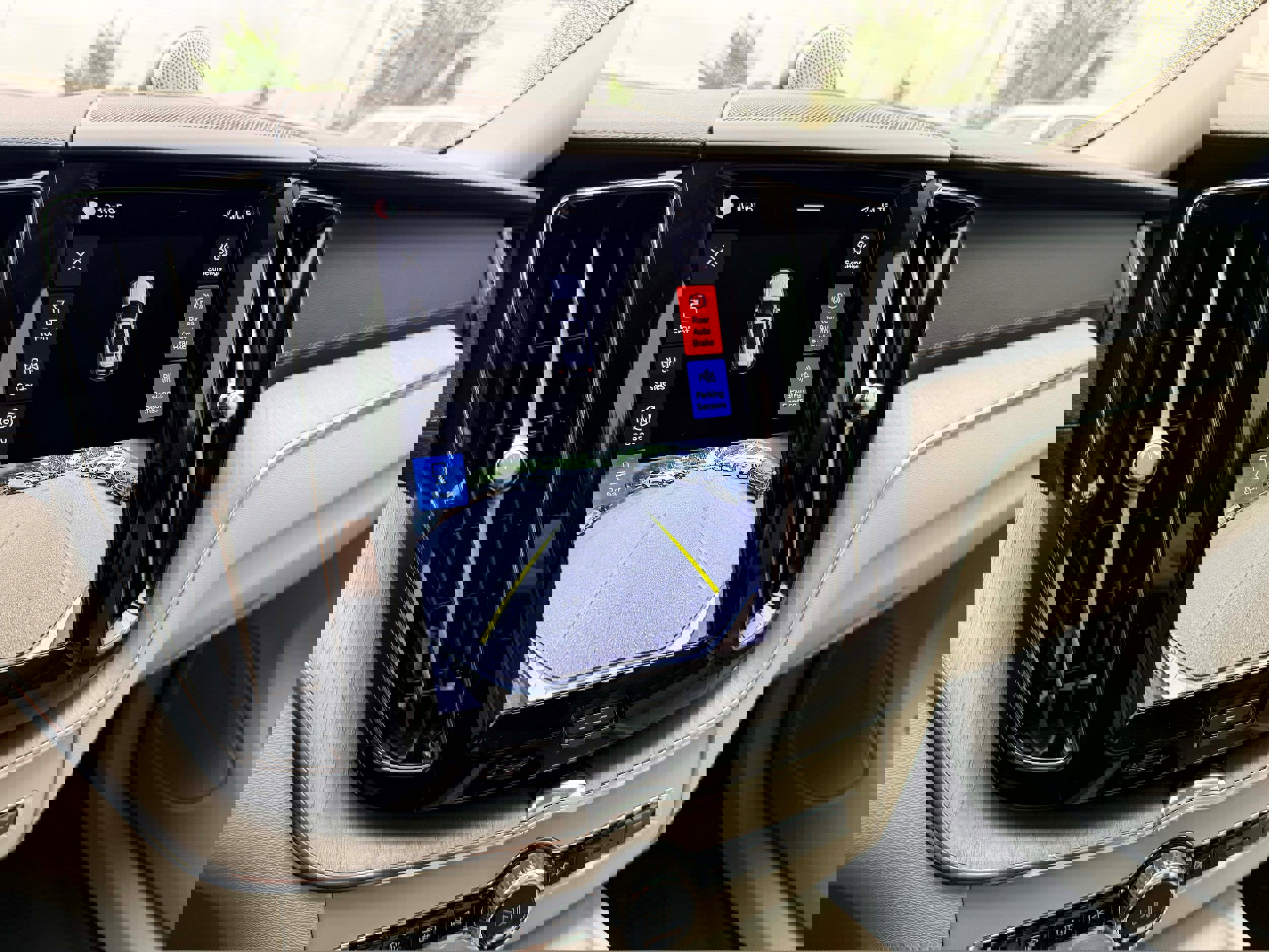 Certified 2023 Volvo XC60 B5 Ultimate w/ Protection Package Premier image 23