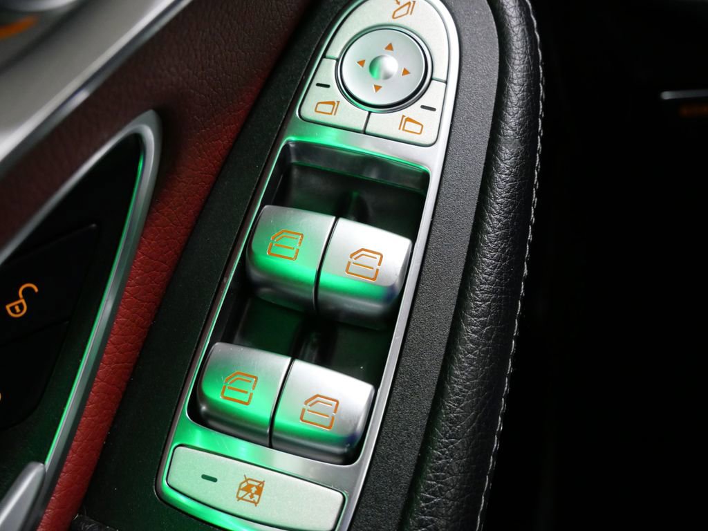 Used 2022 Mercedes-Benz GLC 300 4MATIC w/ AMG Line image 16