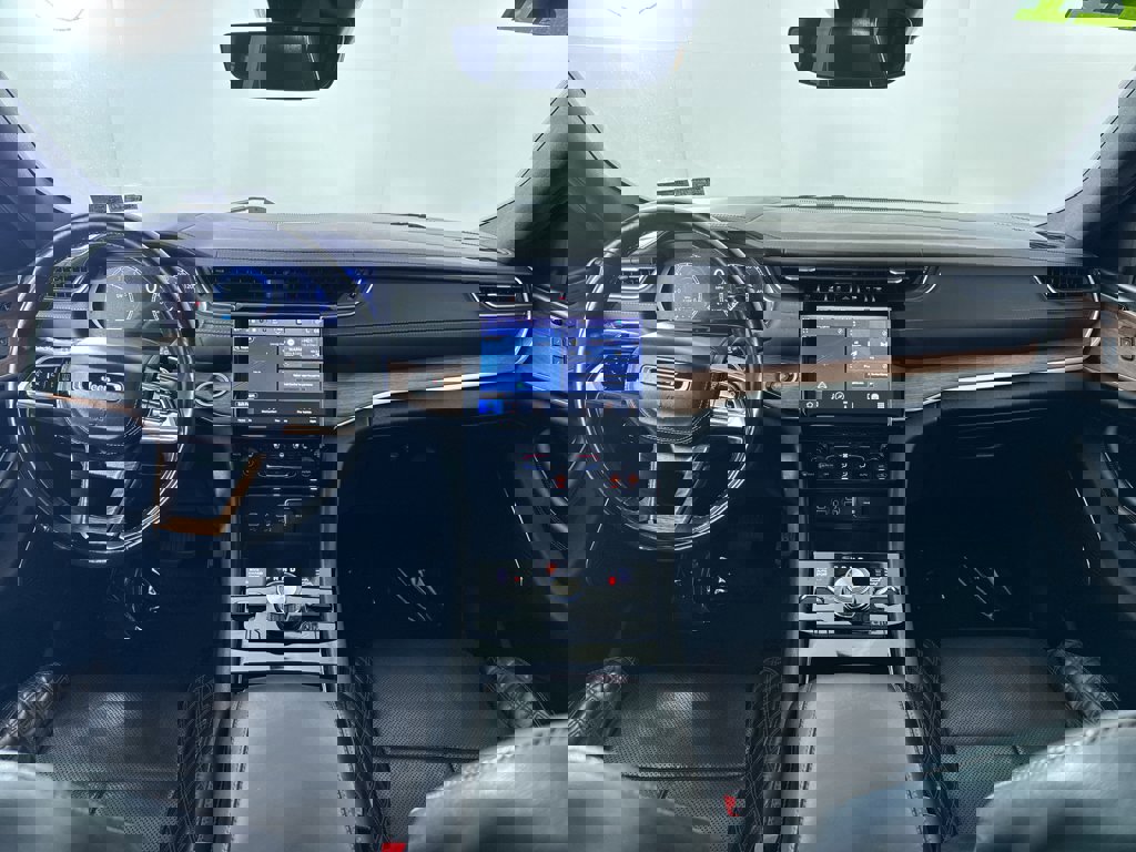 Used 2021 Jeep Grand Cherokee L Summit w/ Luxury Tech Group V image 3