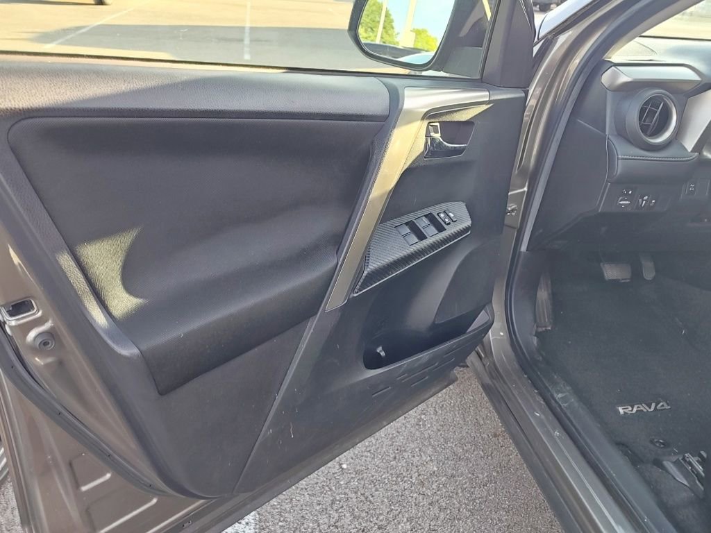 Used 2014 Toyota RAV4 XLE AWD/4WD image 6