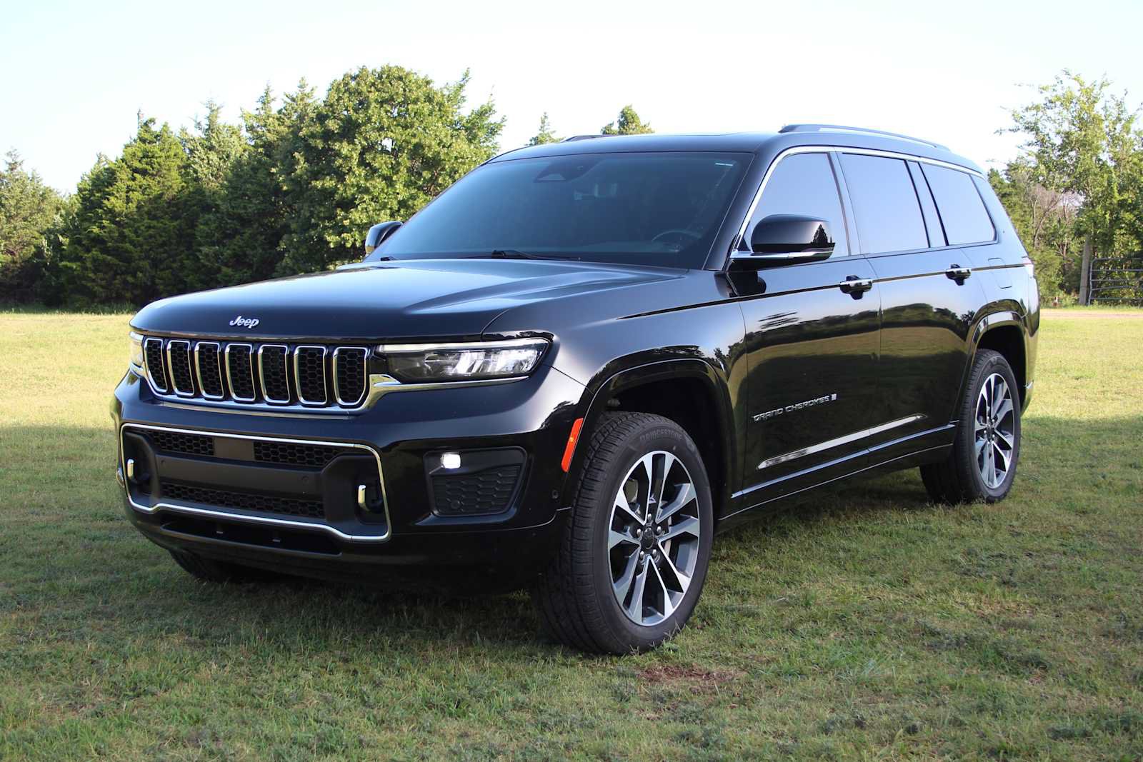 Used 2021 Jeep Grand Cherokee L Overland w/ Luxury Tech Group IV AWD/4WD image 4