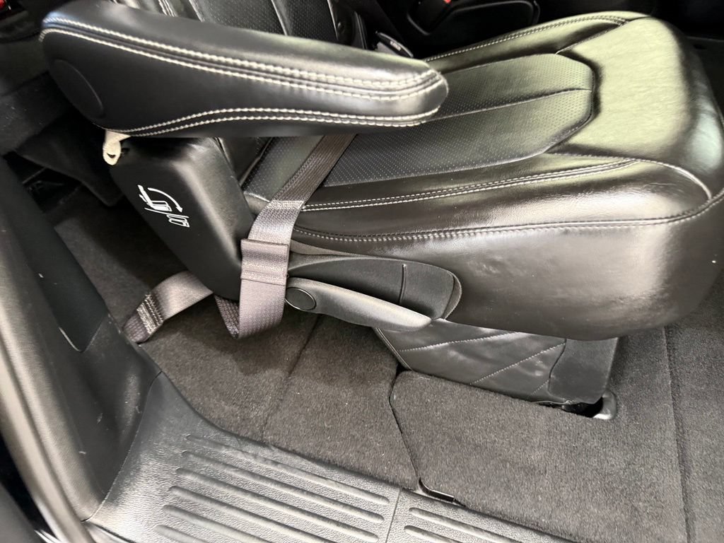Used 2025 Chrysler Pacifica Select FWD image 28