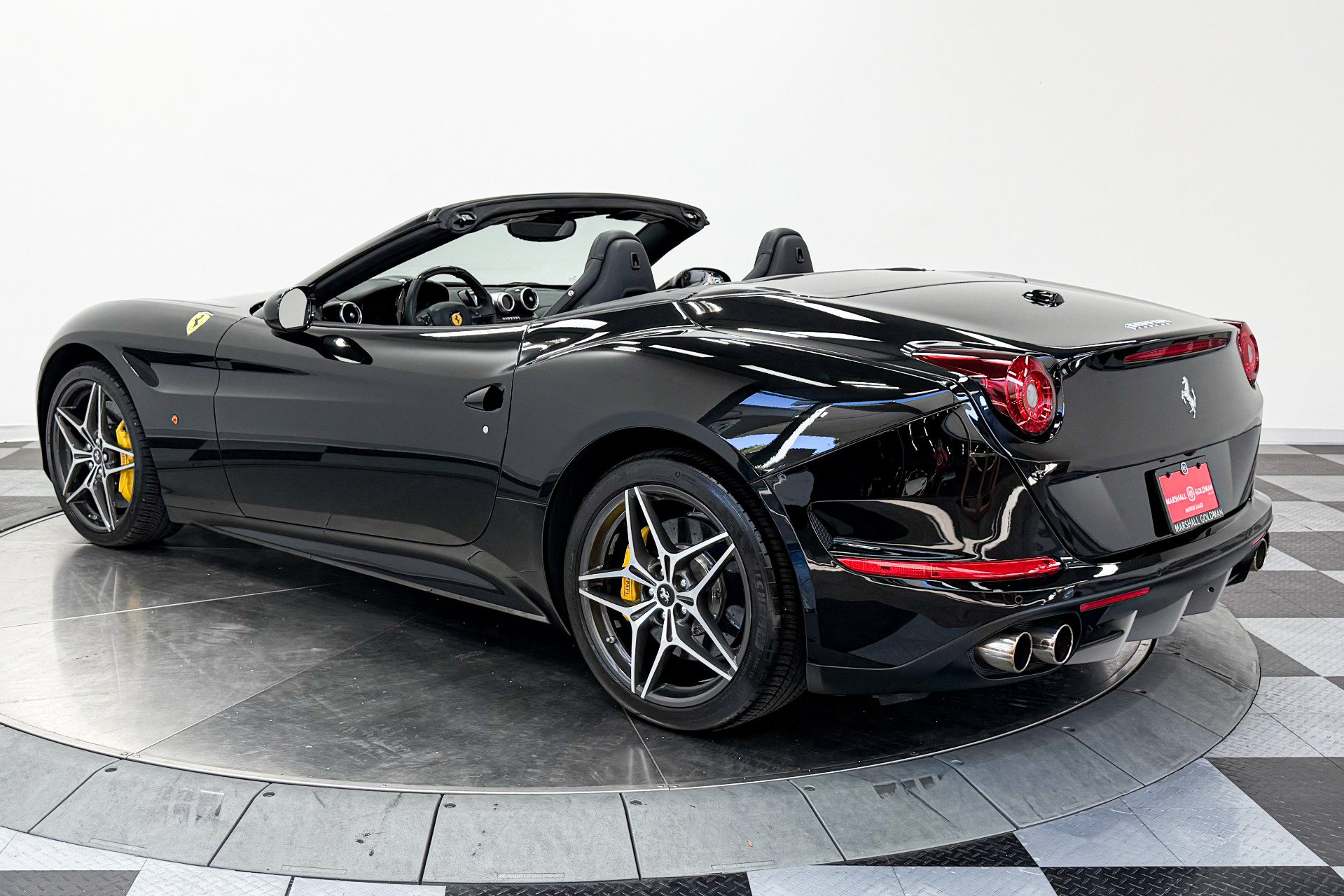 Used 2016 Ferrari California T RWD image 7