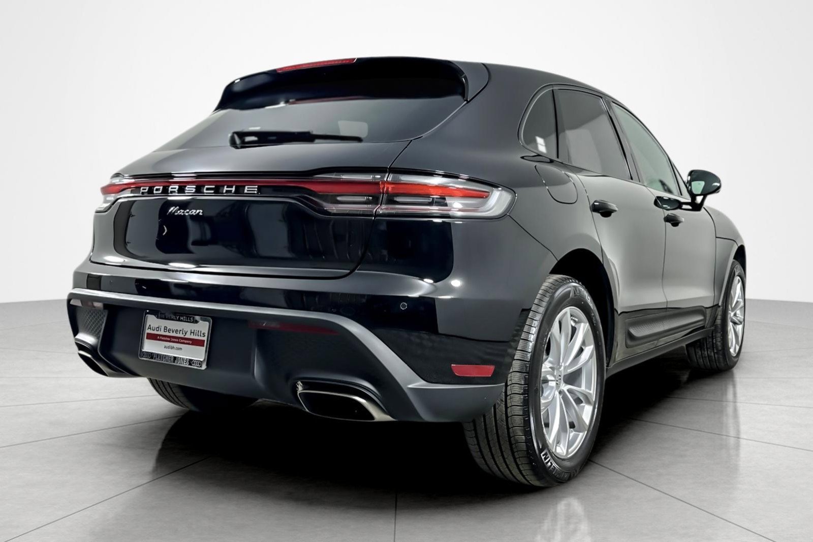 Used 2025 Porsche Macan w/ Premium Package Plus image 5