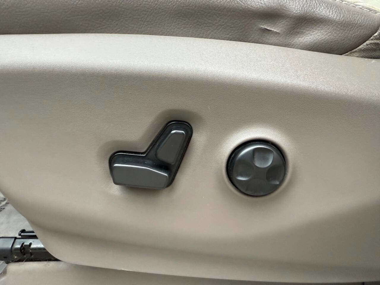 Used 2017 Chrysler Pacifica Touring-L FWD image 14