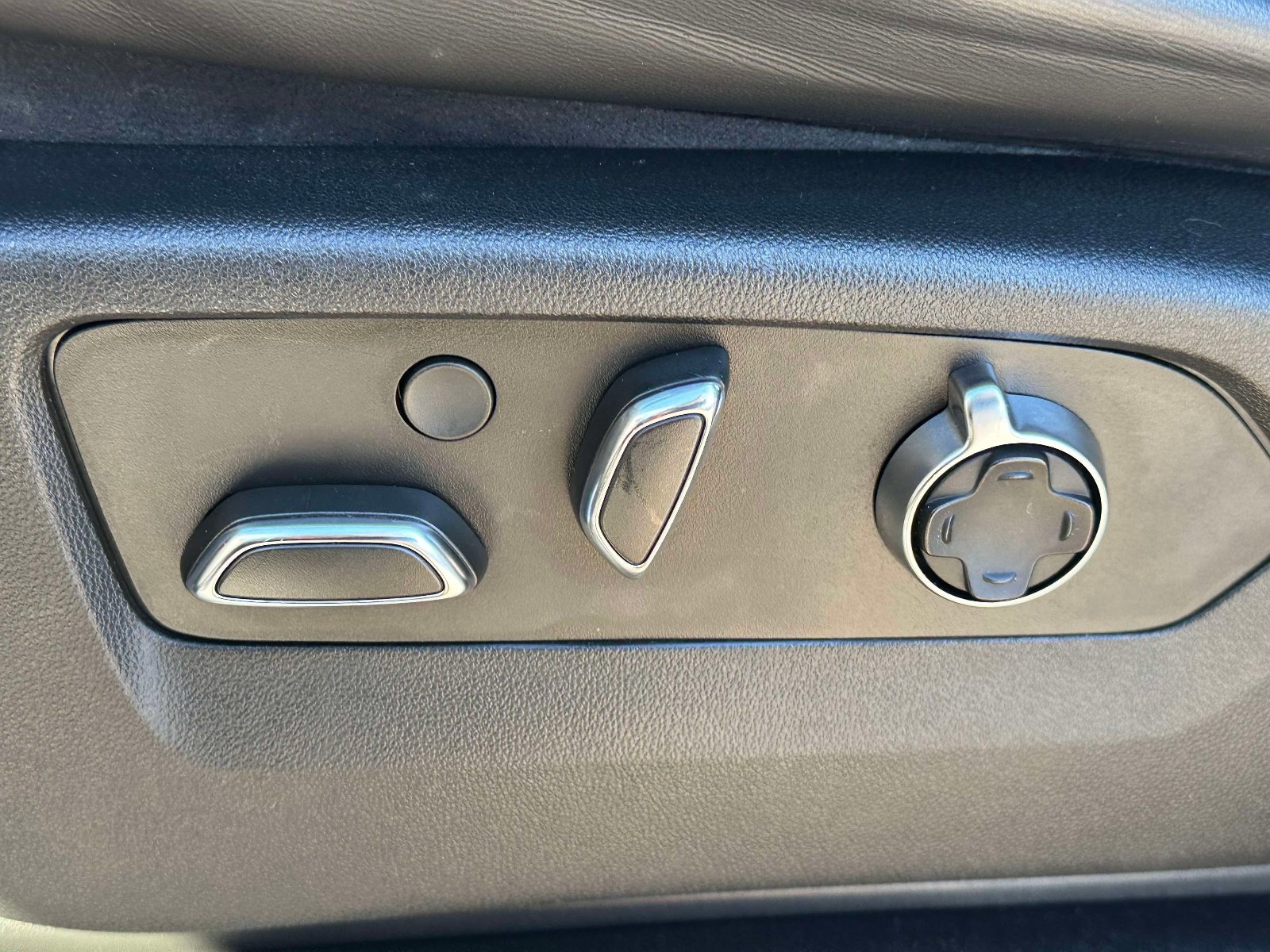 Certified 2022 Cadillac Escalade Premium Luxury Platinum image 23