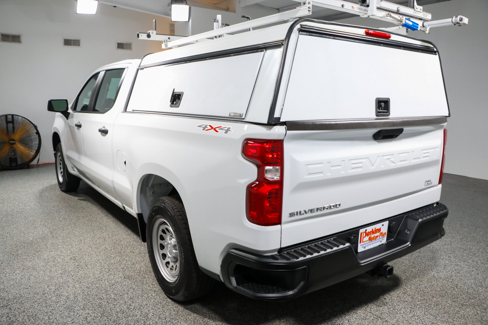 Used 2024 Chevrolet Silverado 1500 W/T w/ Trailering Package AWD/4WD image 9
