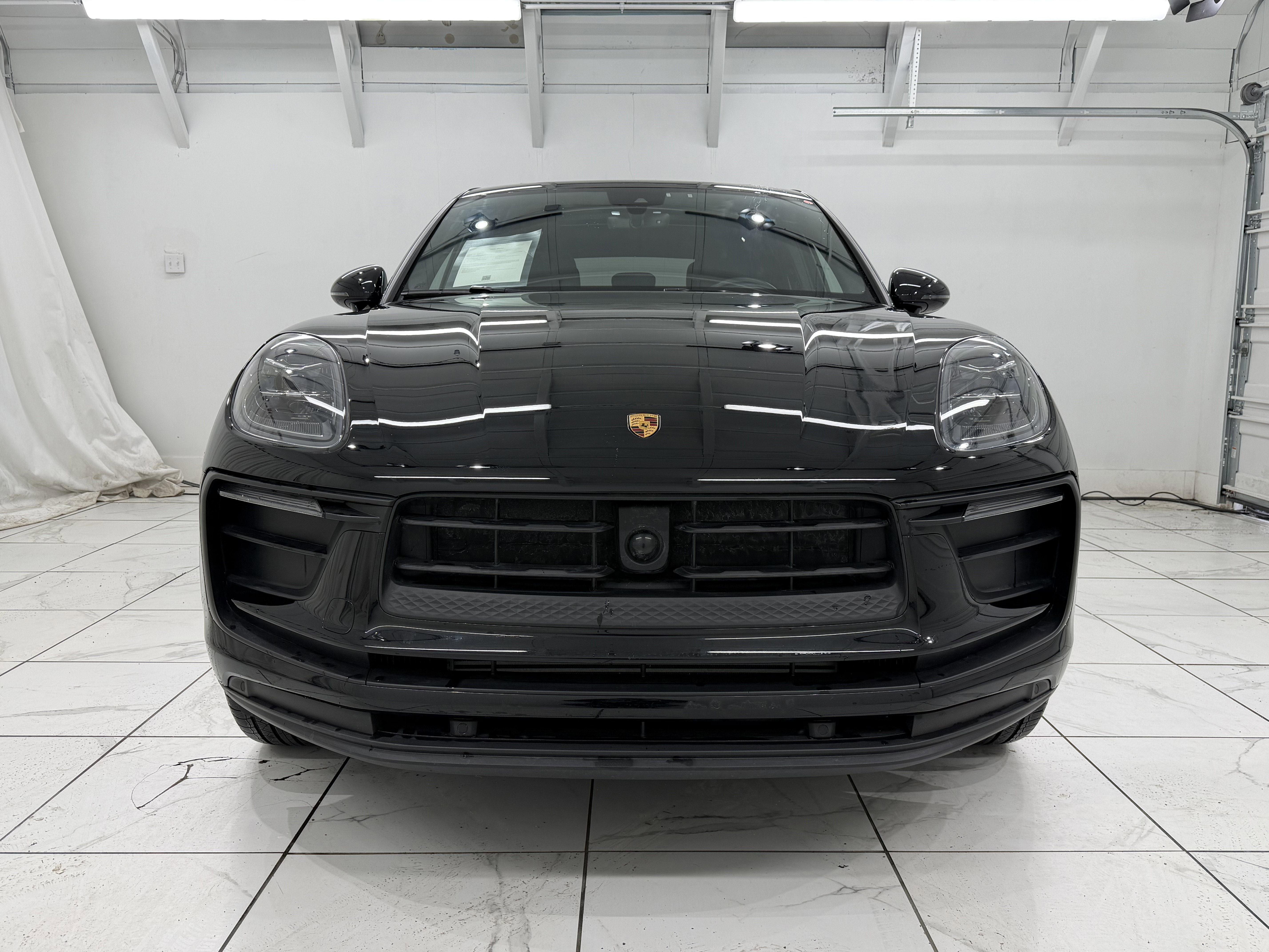 Certified 2025 Porsche Macan image 9