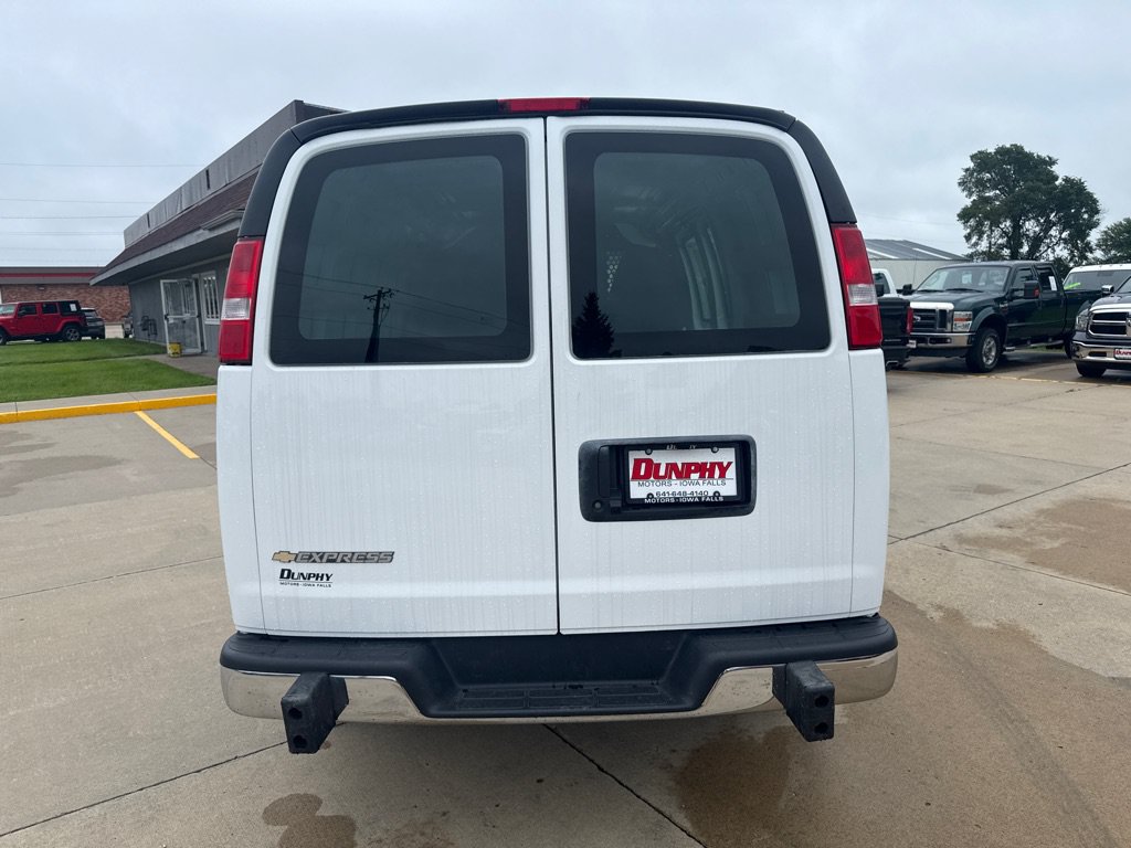 Used 2025 Chevrolet Express 2500 w/ Driver Convenience Package RWD image 4