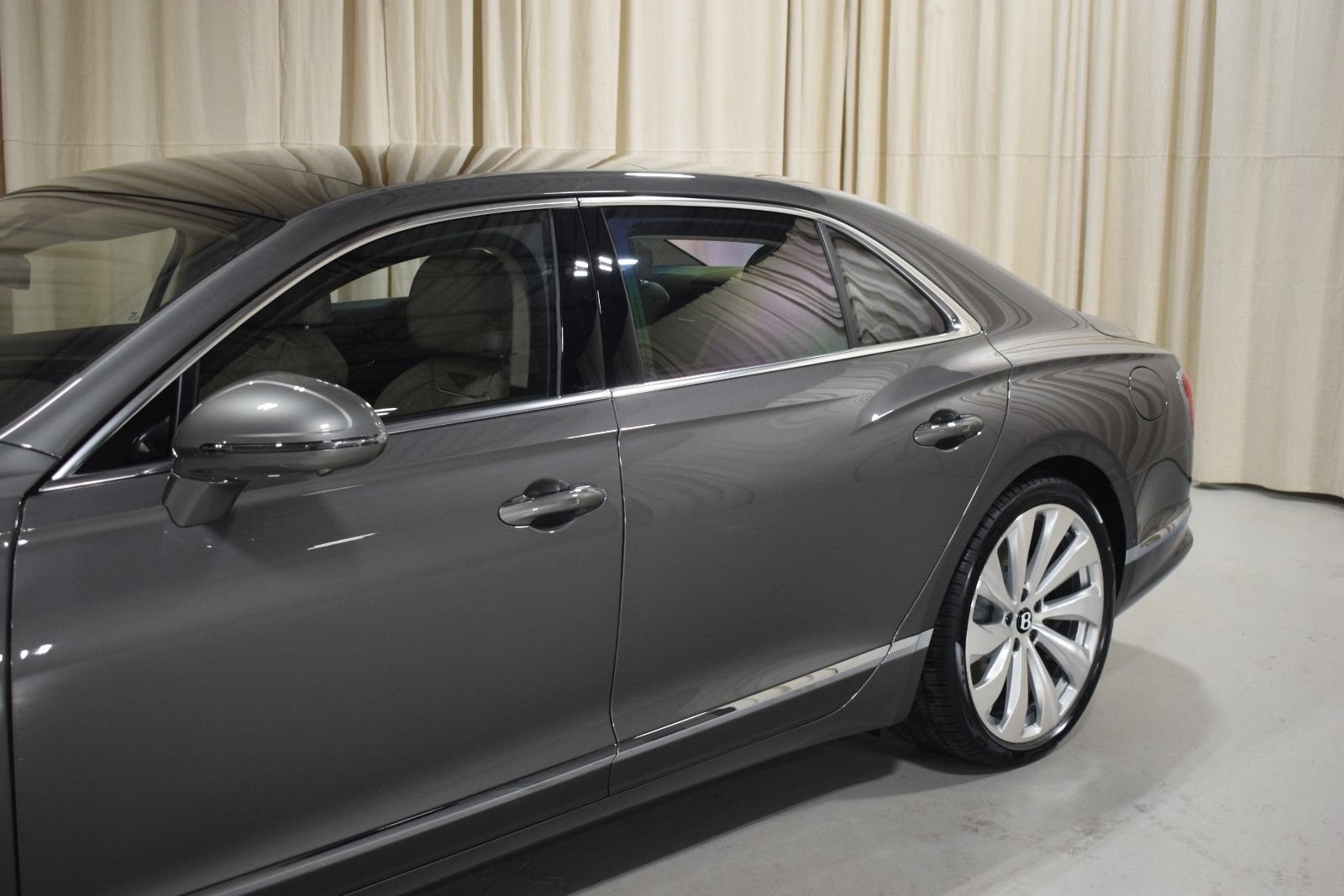 New 2026 Bentley Flying Spur Plug-In Hybrid AWD/4WD image 8
