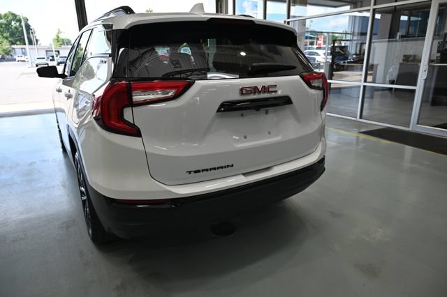 Used 2022 GMC Terrain SLE w/ Driver Convenience Package FWD image 6