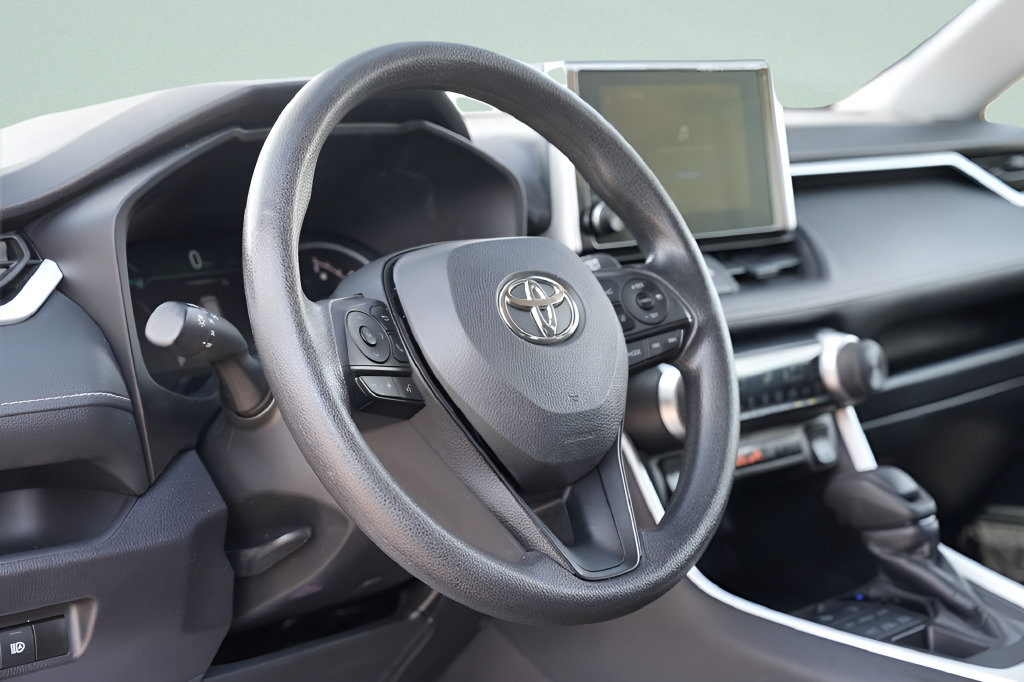 Used 2024 Toyota RAV4 LE AWD/4WD image 22