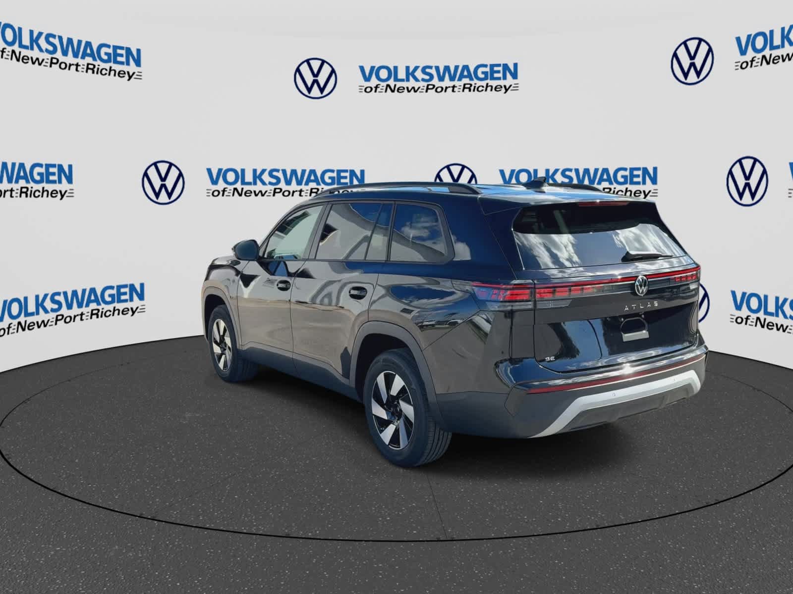 New 2027 Volkswagen Atlas SE FWD image 6