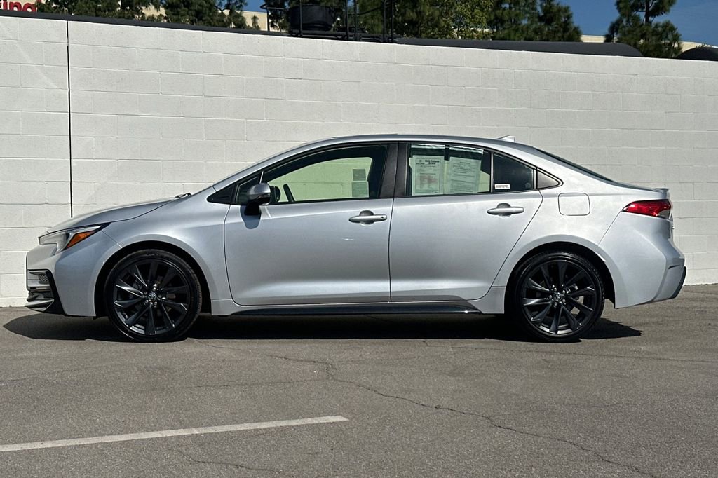 Used 2023 Toyota Corolla SE w/ SE Package image 9