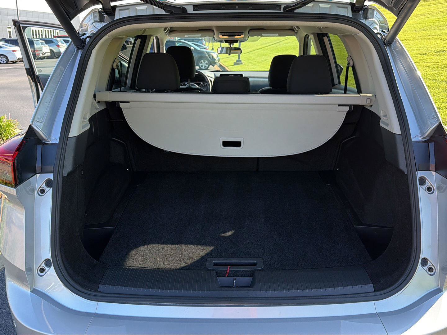 Used 2024 Nissan Rogue SV FWD image 32