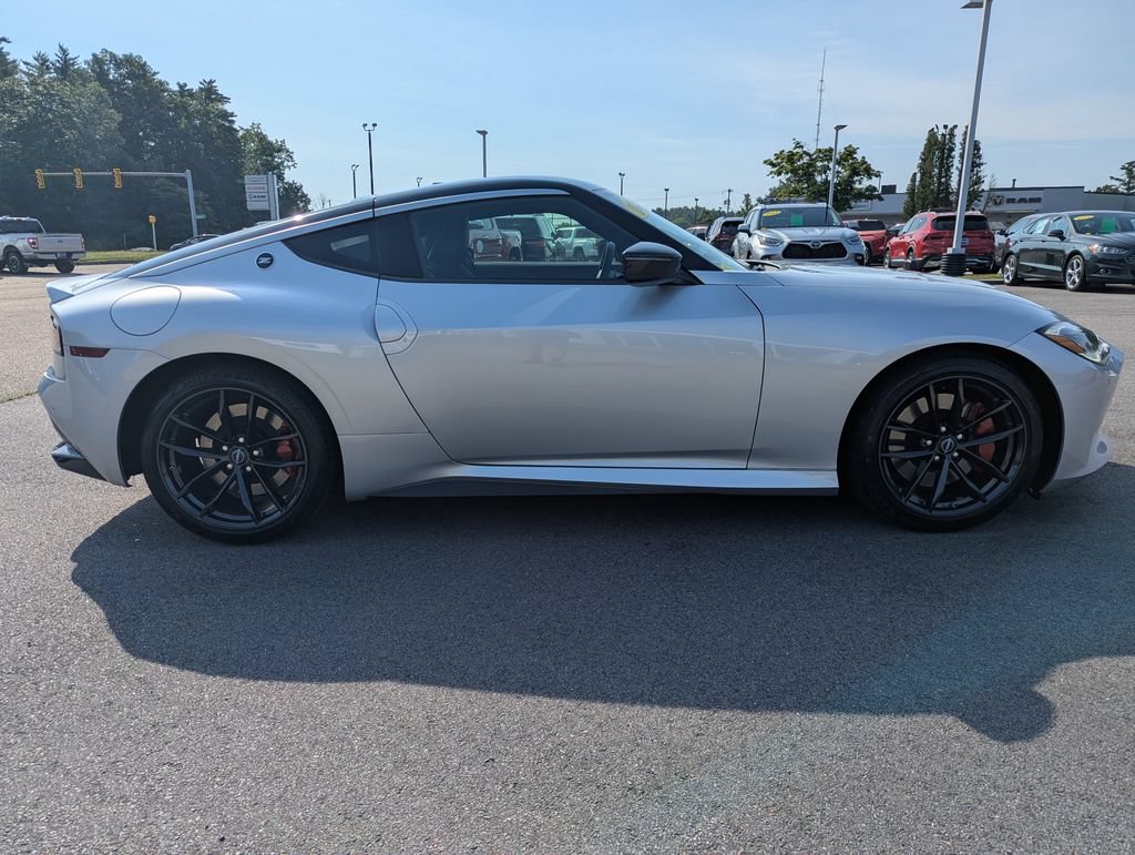 Used 2025 Nissan Z Performance w/ Floor Mat Package RWD image 7