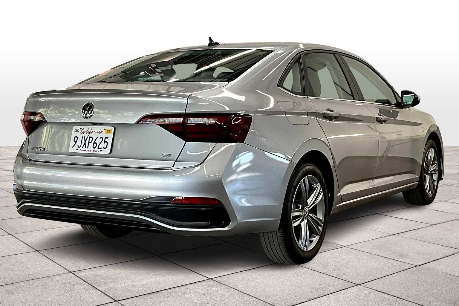 Used 2024 Volkswagen Jetta SE image 16