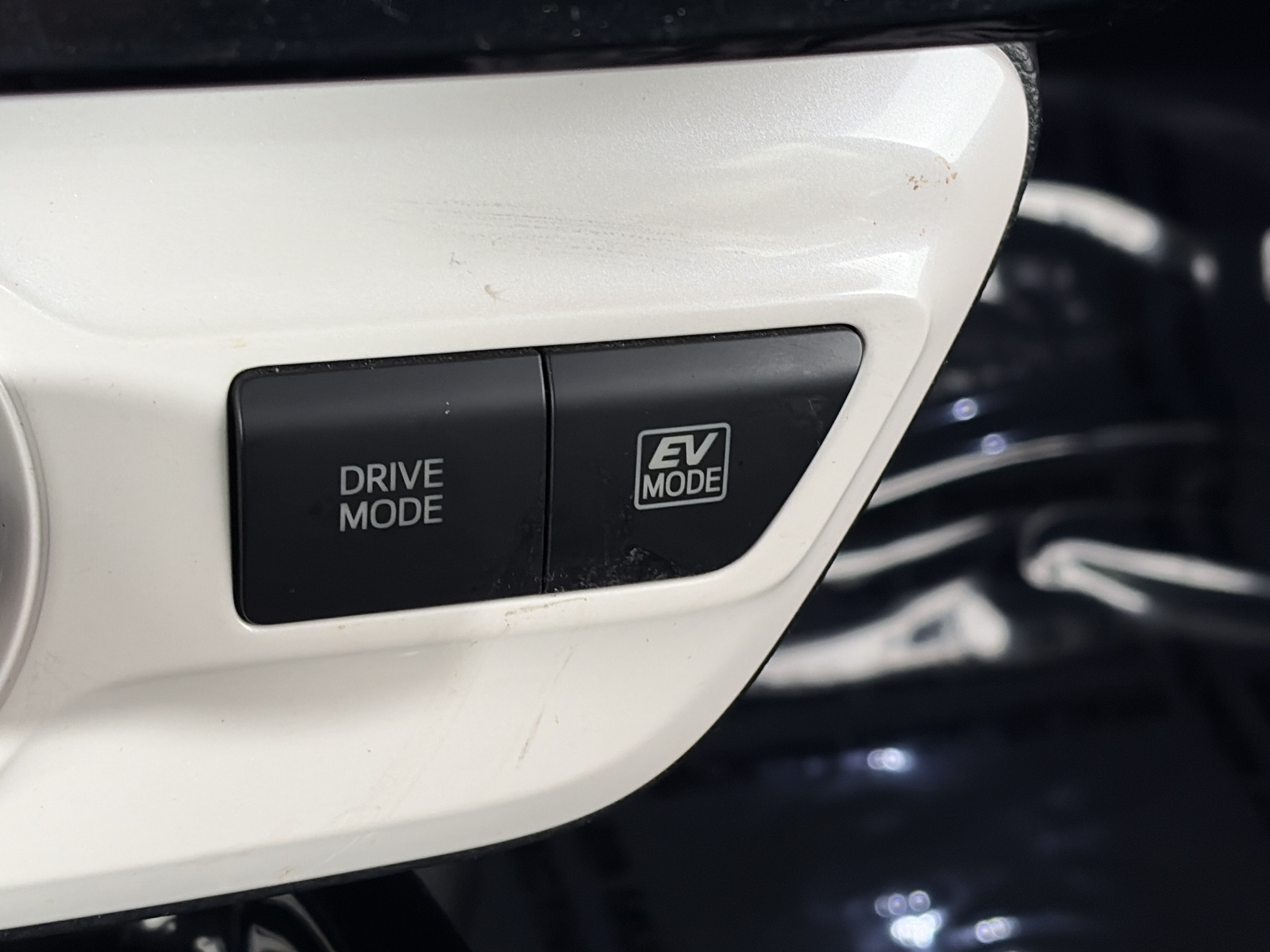 Used 2018 Toyota Prius Four Touring FWD image 26