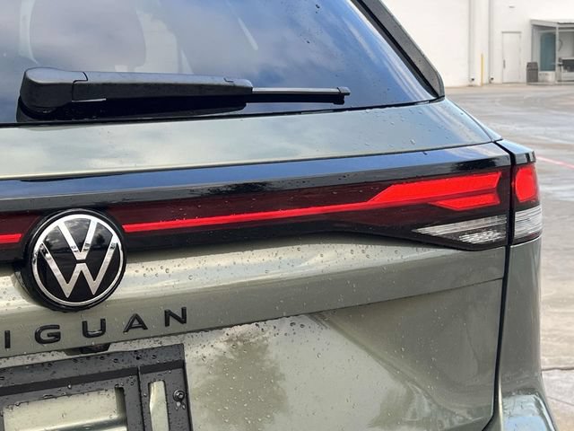 New 2026 Volkswagen Tiguan SE R-Line FWD image 3