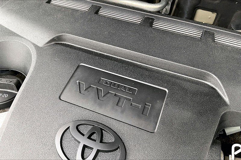 Used 2015 Toyota RAV4 Limited w/ Technology Package AWD/4WD image 31