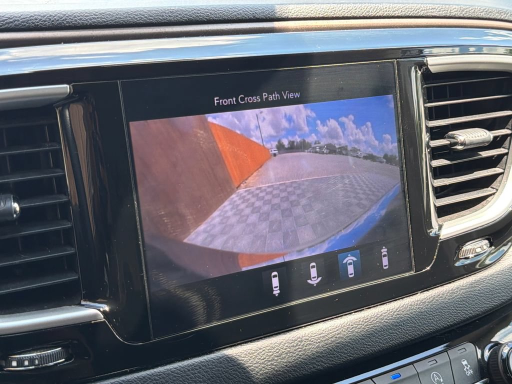 Used 2019 Chrysler Pacifica Touring Plus w/ Advanced Safetytec Group FWD image 11