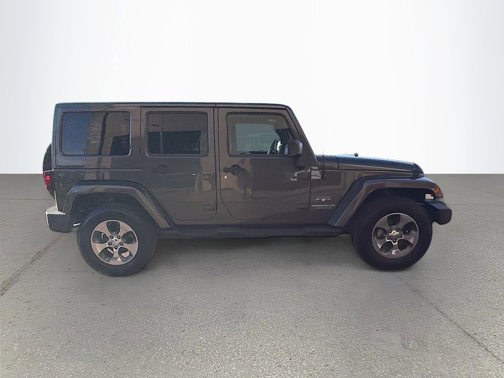 Used 2017 Jeep Wrangler Unlimited Sahara w/ Connectivity Group AWD/4WD image 3