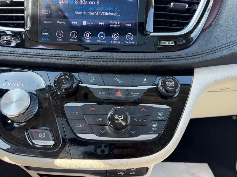 Used 2020 Chrysler Pacifica Limited FWD image 17