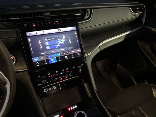 Certified 2025 Jeep Grand Cherokee Limited w/ Luxury Tech Group II image 40