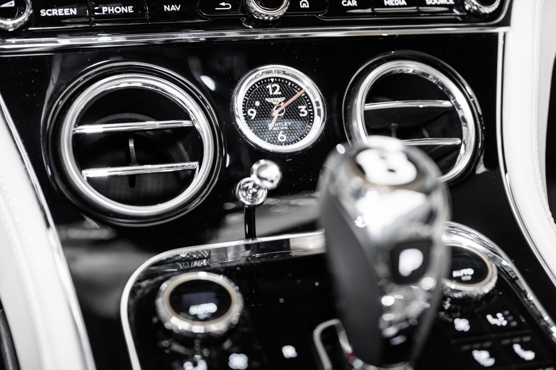 Certified 2020 Bentley Continental GT V8 AWD/4WD image 34