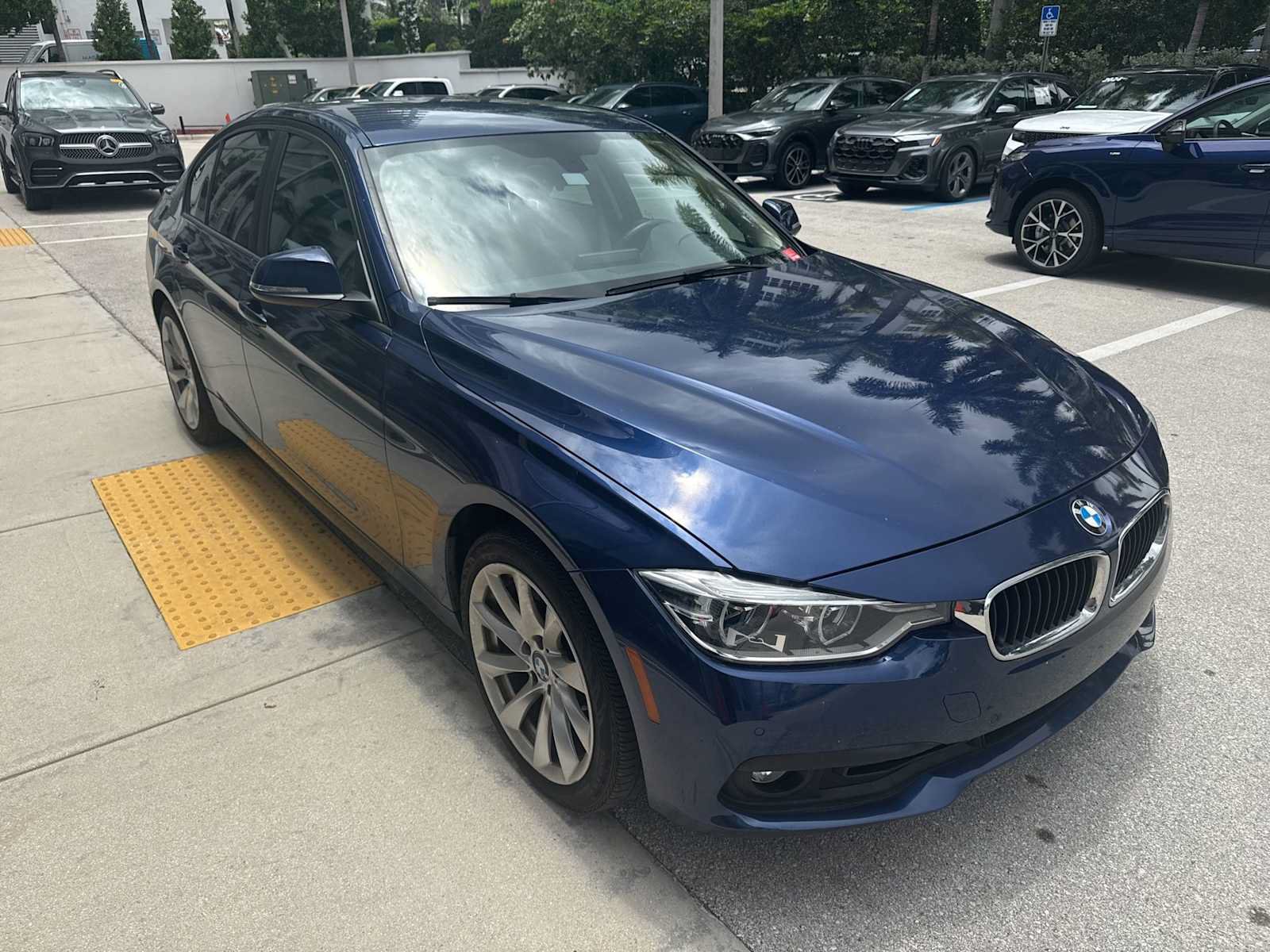 Used 2018 BMW 320i Sedan RWD video 3
