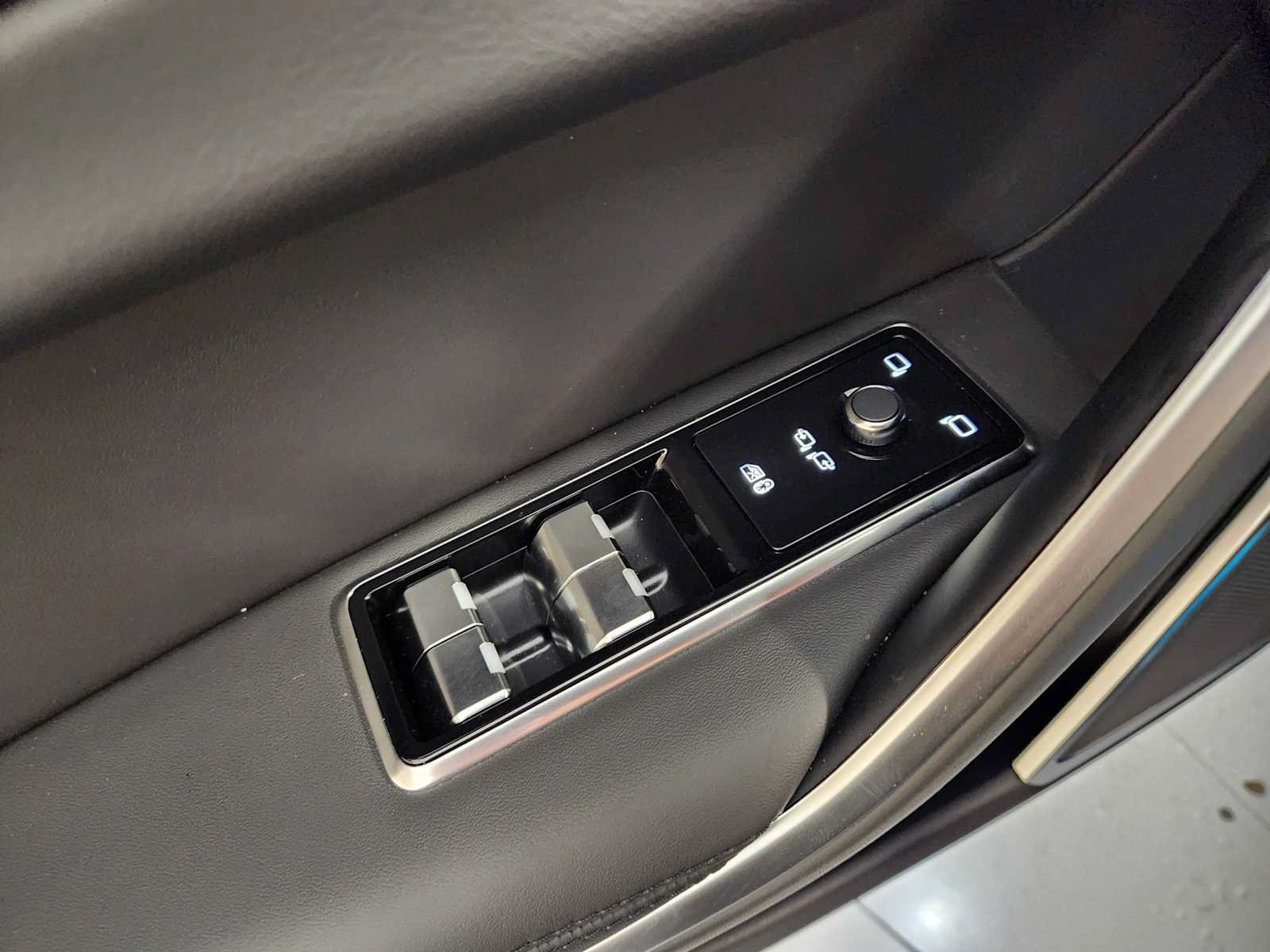 New 2026 Jaguar F-PACE SVR 575 Edition AWD/4WD image 22