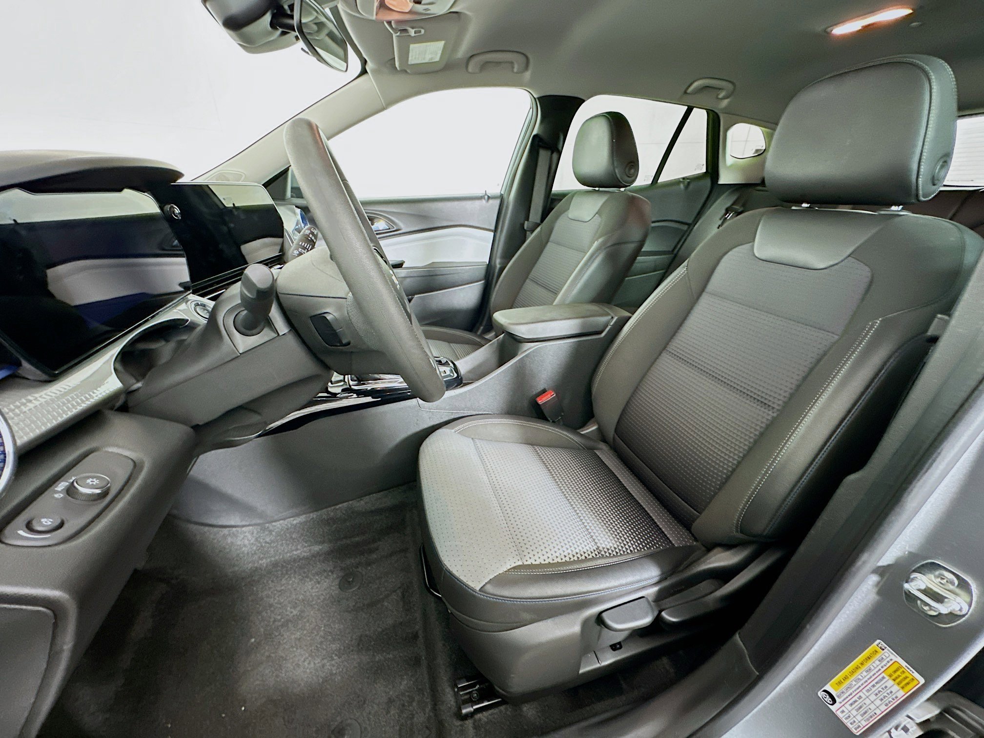 Used 2025 Chevrolet Trax LT image 13