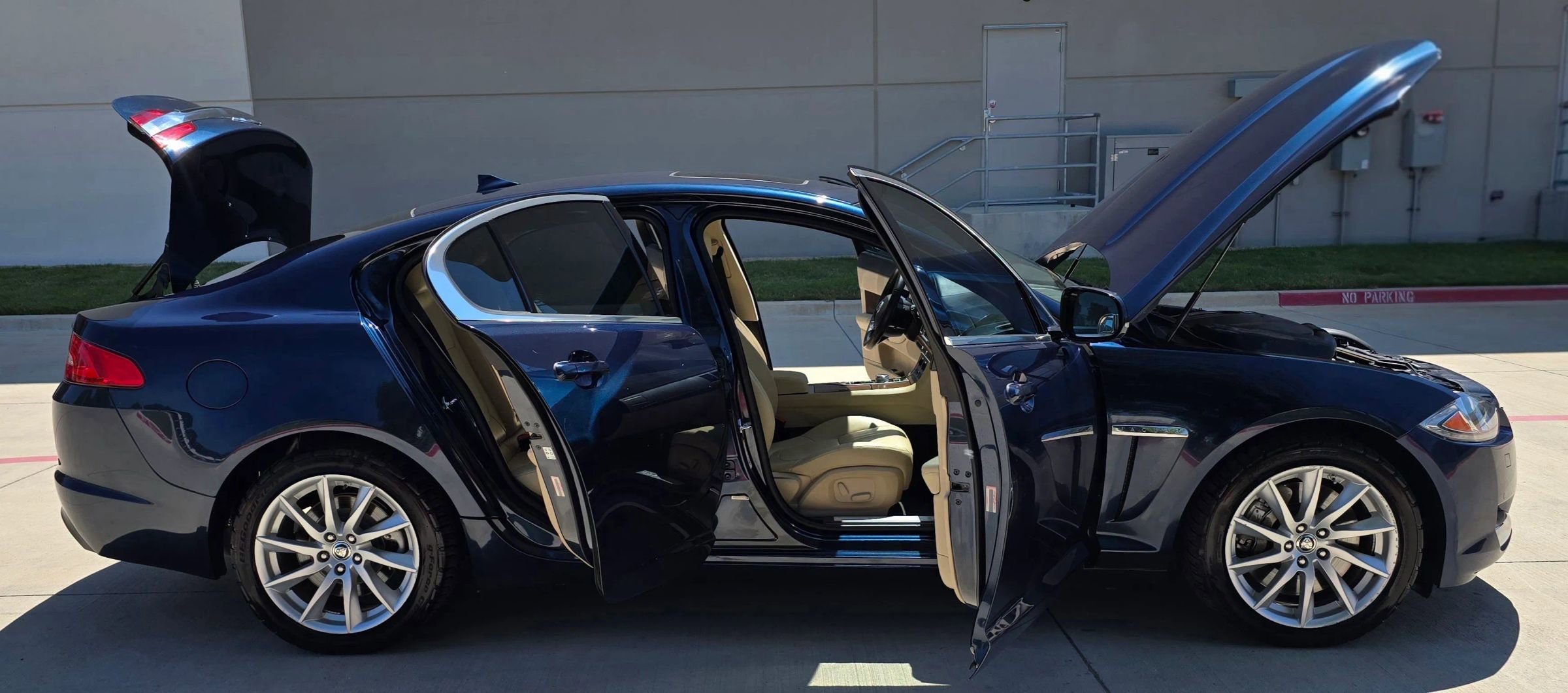 Used 2013 Jaguar XF RWD image 15