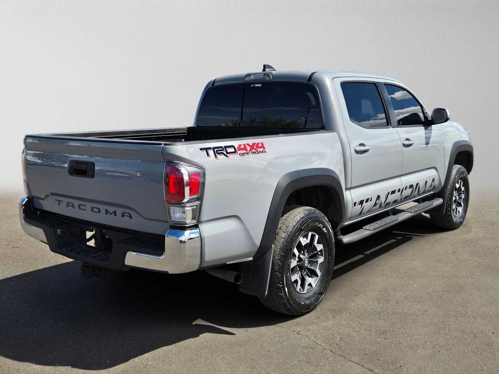 Certified 2020 Toyota Tacoma TRD Off-Road AWD/4WD image 3