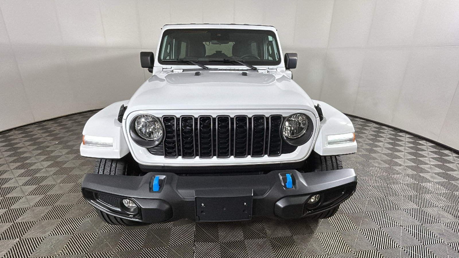 Used 2024 Jeep Wrangler Unlimited w/ Convenience Group AWD/4WD image 9
