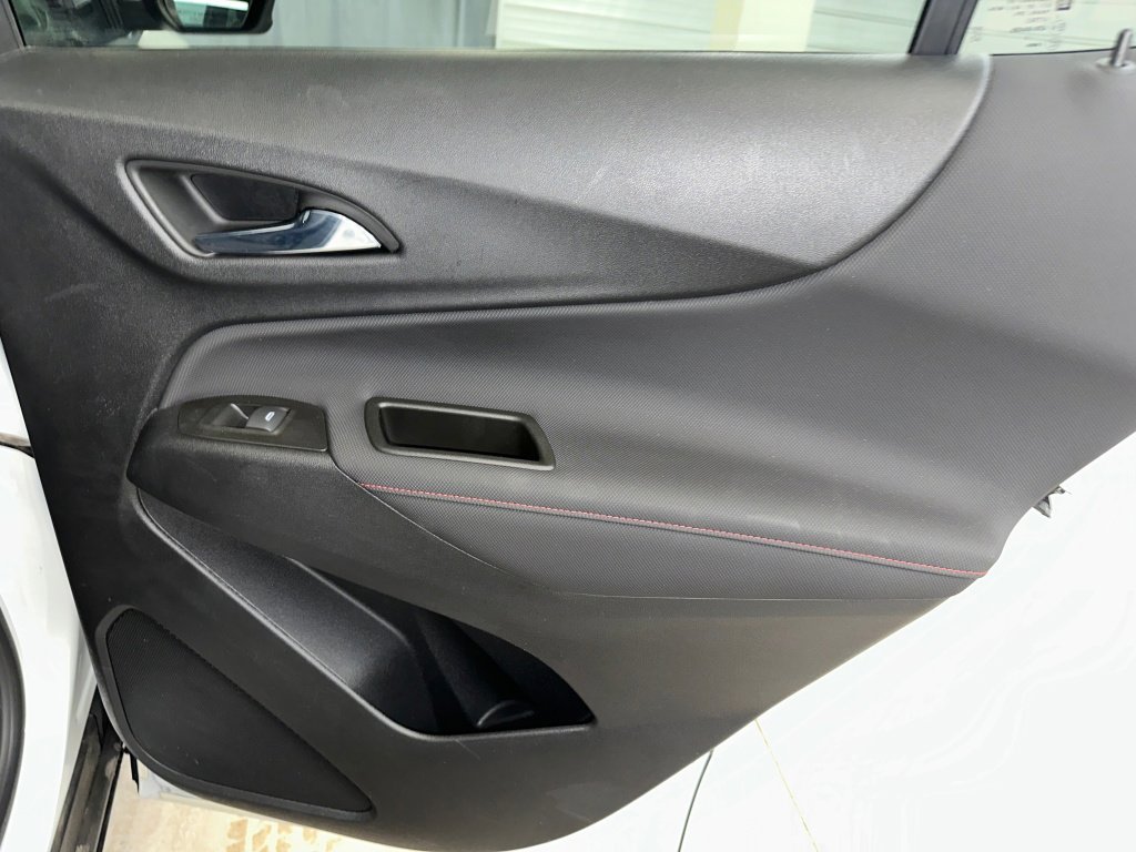 Certified 2022 Chevrolet Equinox RS w/ LPO, Floor Liner Package image 29