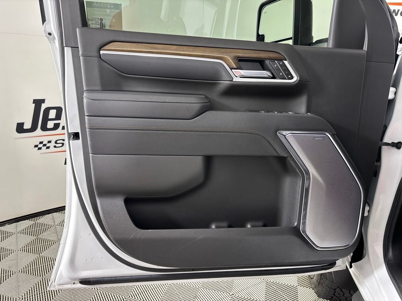 Used 2025 Chevrolet Silverado 3500 High Country w/ Technology Package AWD/4WD image 7