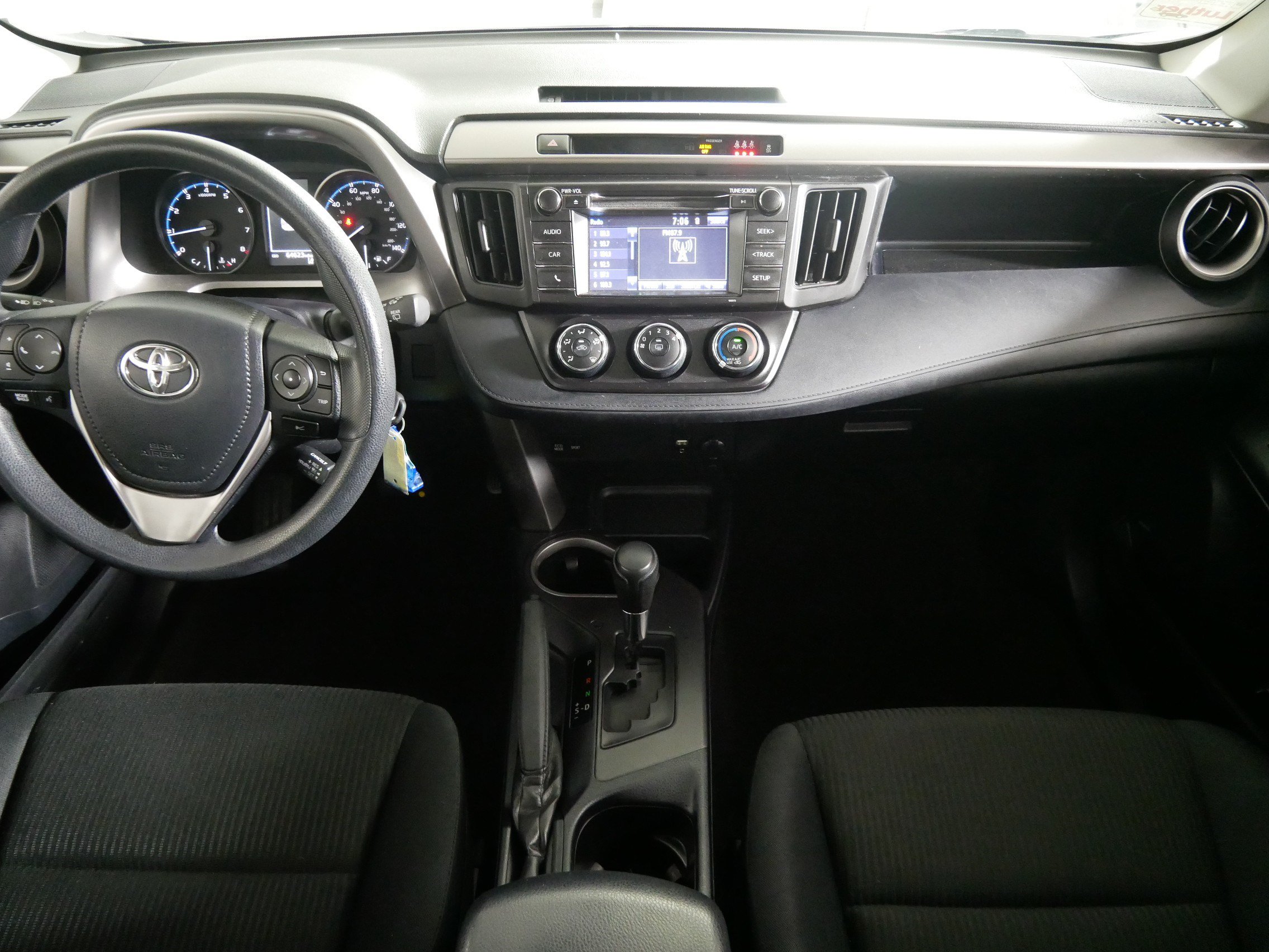 Used 2017 Toyota RAV4 LE w/ All Weather Liner Package AWD/4WD image 10