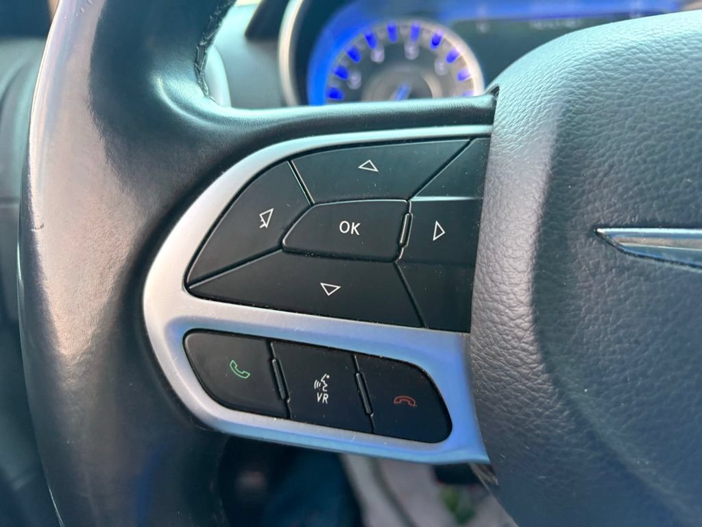 Used 2019 Chrysler 300 Touring w/ Chrome Appearance Package RWD image 20