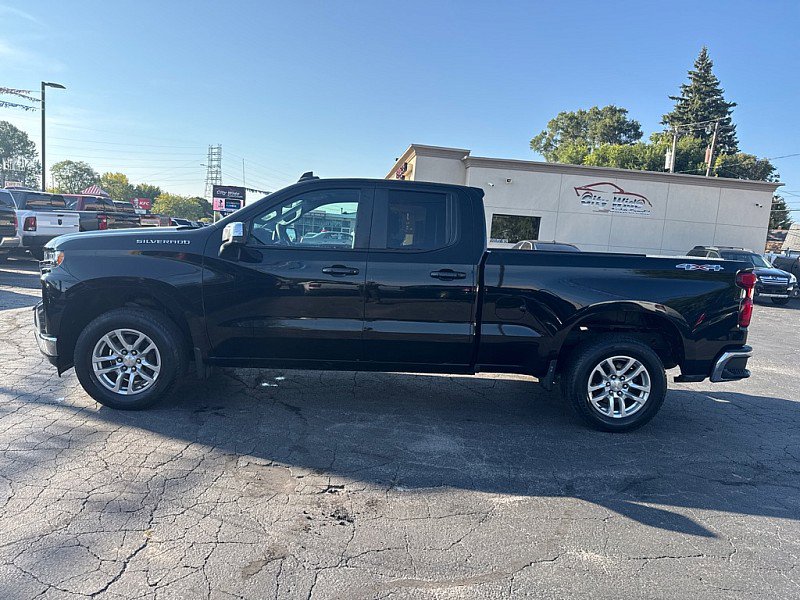 Used 2020 Chevrolet Silverado 1500 LT w/ Trailering Package image 2