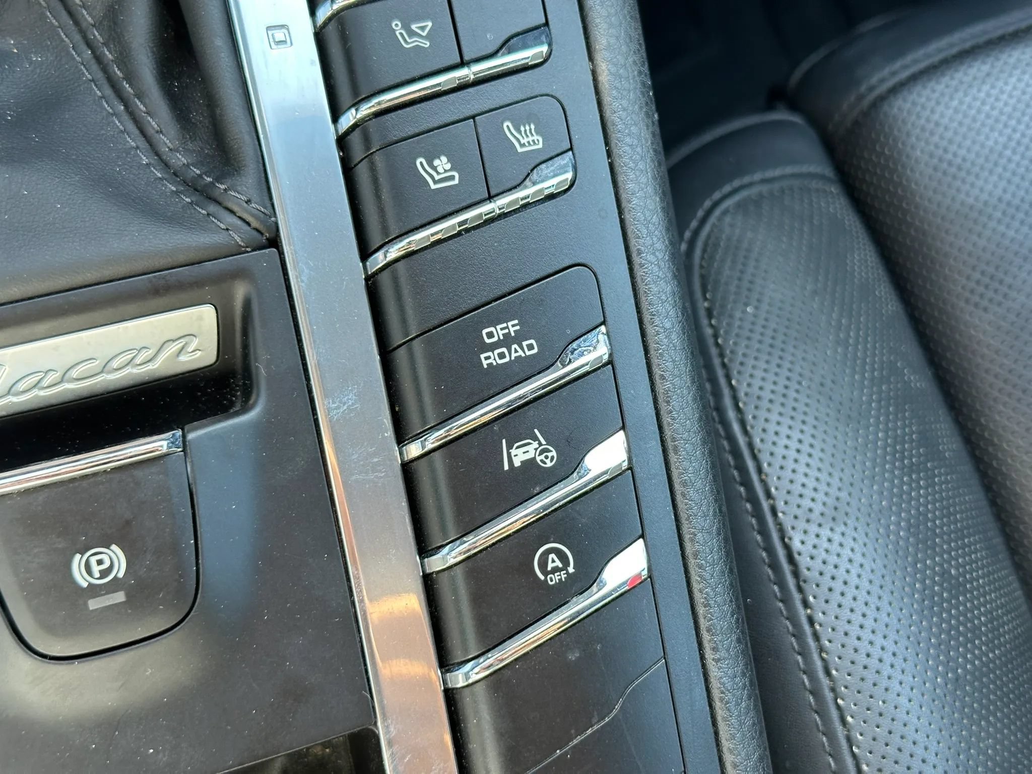 Used 2015 Porsche Macan Turbo AWD/4WD image 41
