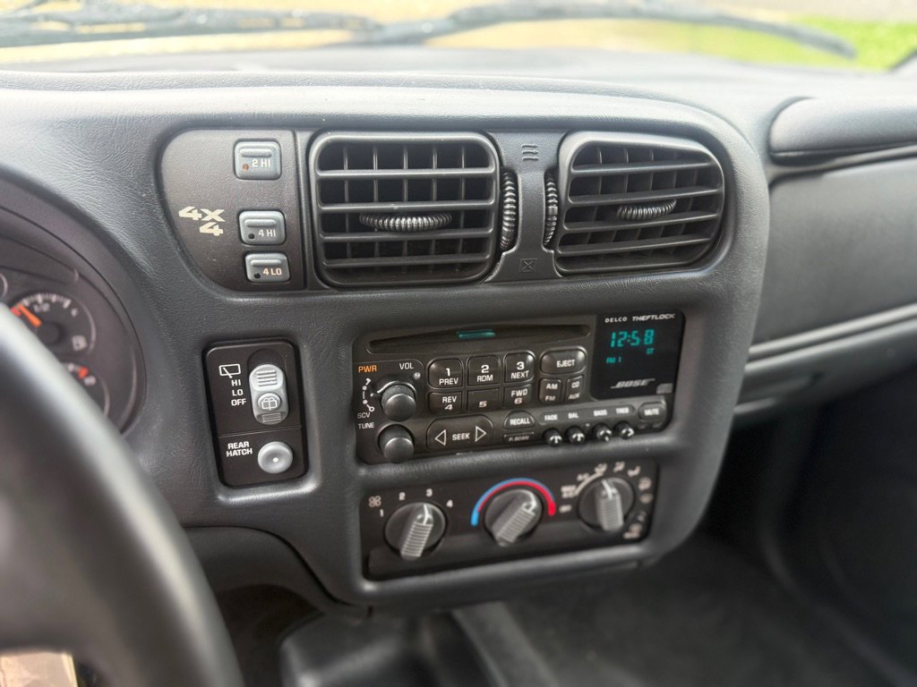 Used 2001 GMC Jimmy SLE w/ SLE Luxury Equipment Group image 16