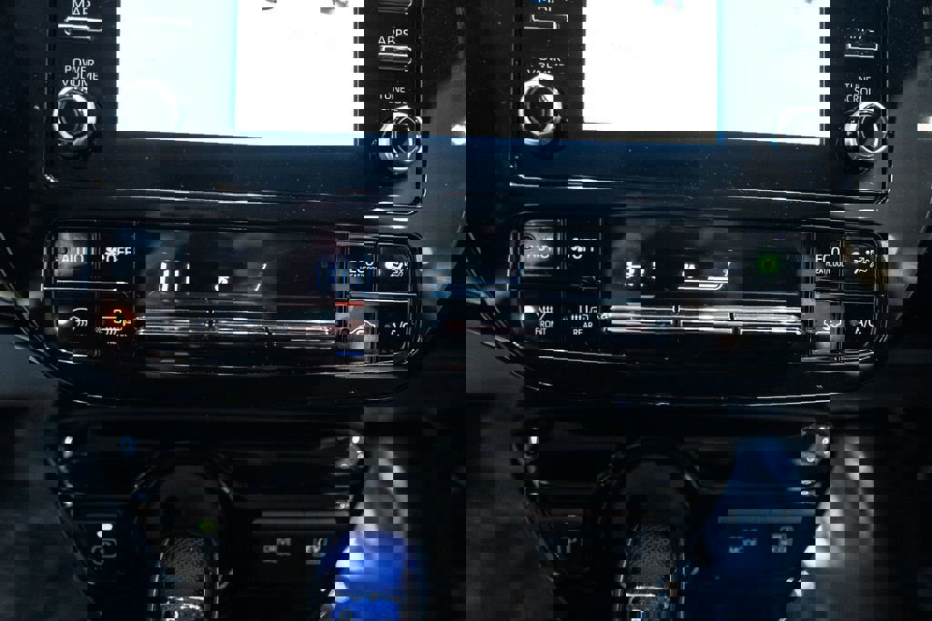 Used 2020 Toyota Prius LE image 21