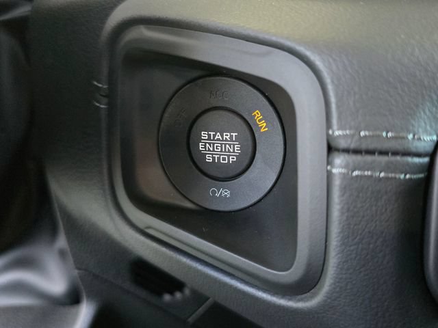 Certified 2025 Jeep Gladiator Sport AWD/4WD image 13